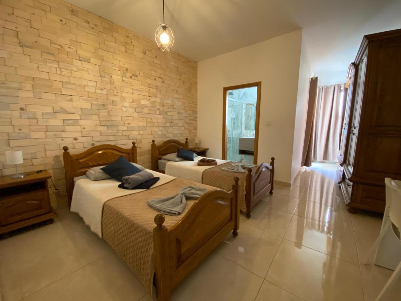 Xl Central Home - Sleeps 10 People Pietà Zewnętrze zdjęcie
